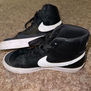 Black and White Nike Kids Blazers Size 6 but also fits a Women’s 7 1/2